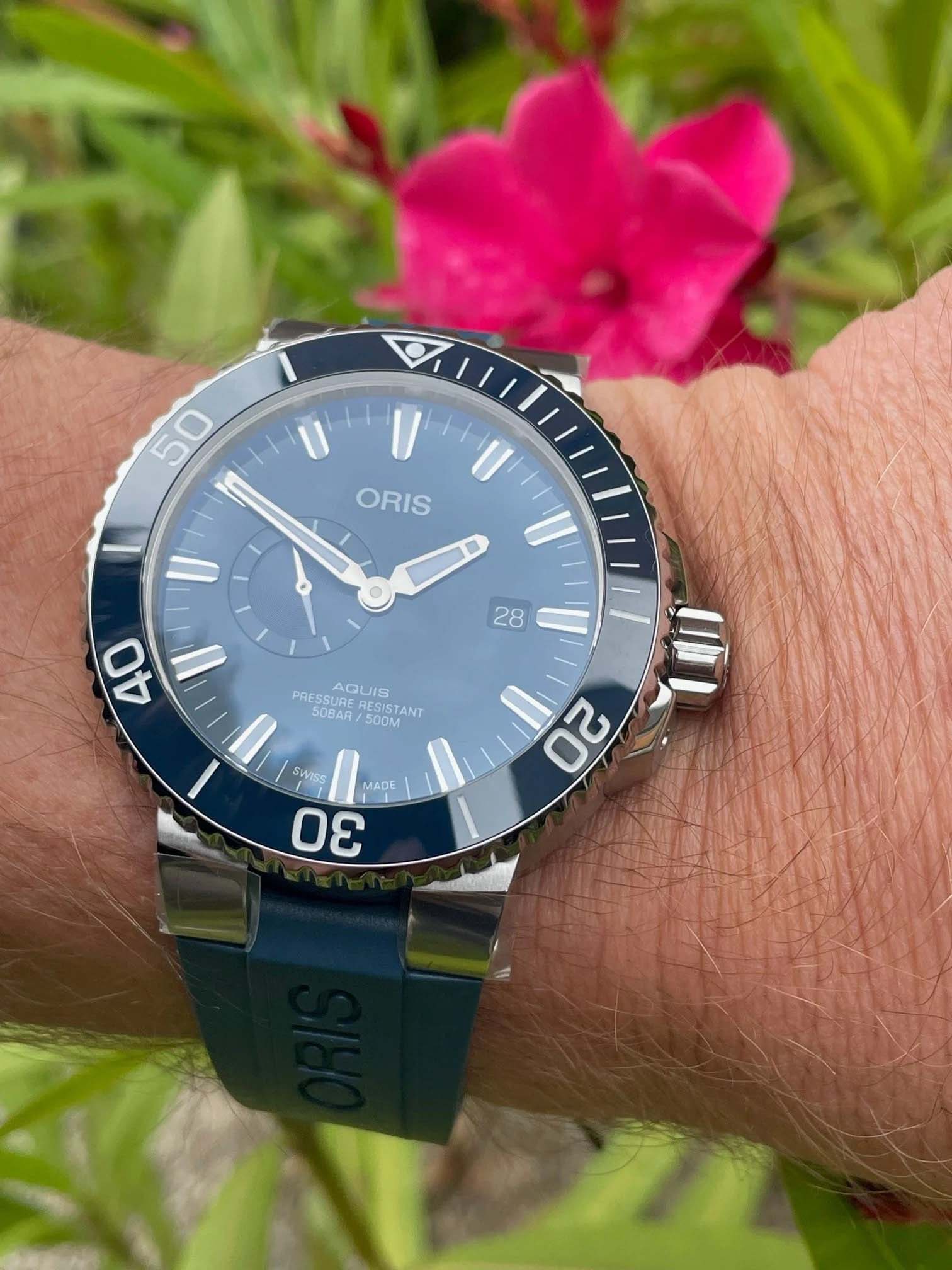 Oris Oris Aquis Small Second, Date 01 743 7733 4155-07 4 24 69EB мужские часы синий циферблат на запястье
